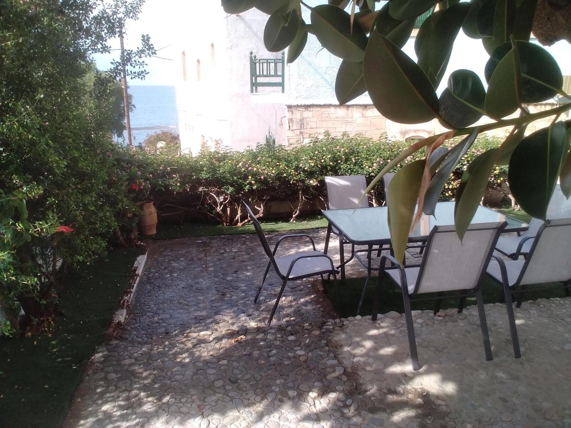 President Guest House Keratokampos Exterior photo