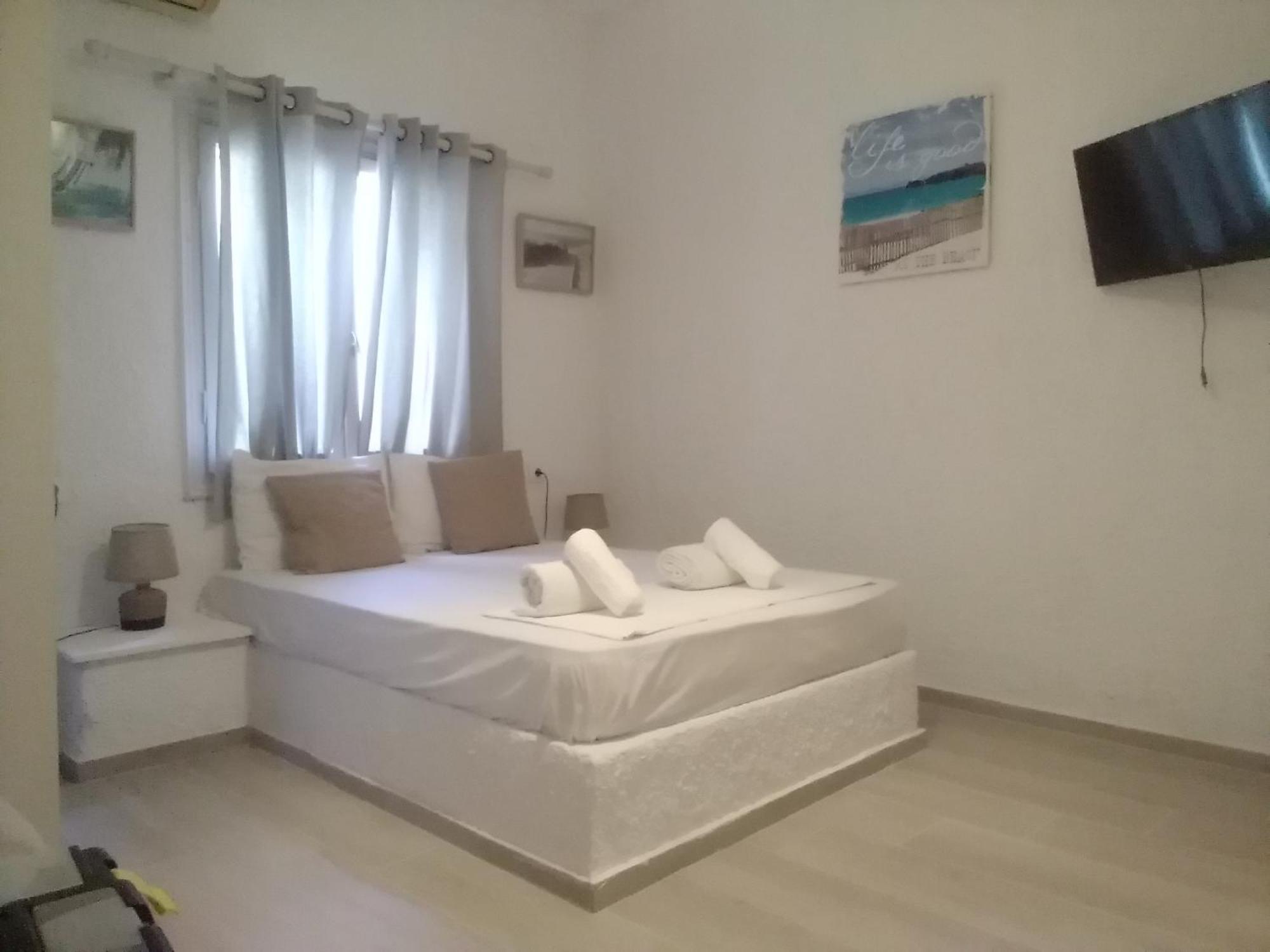 President Guest House Keratokampos Exterior photo