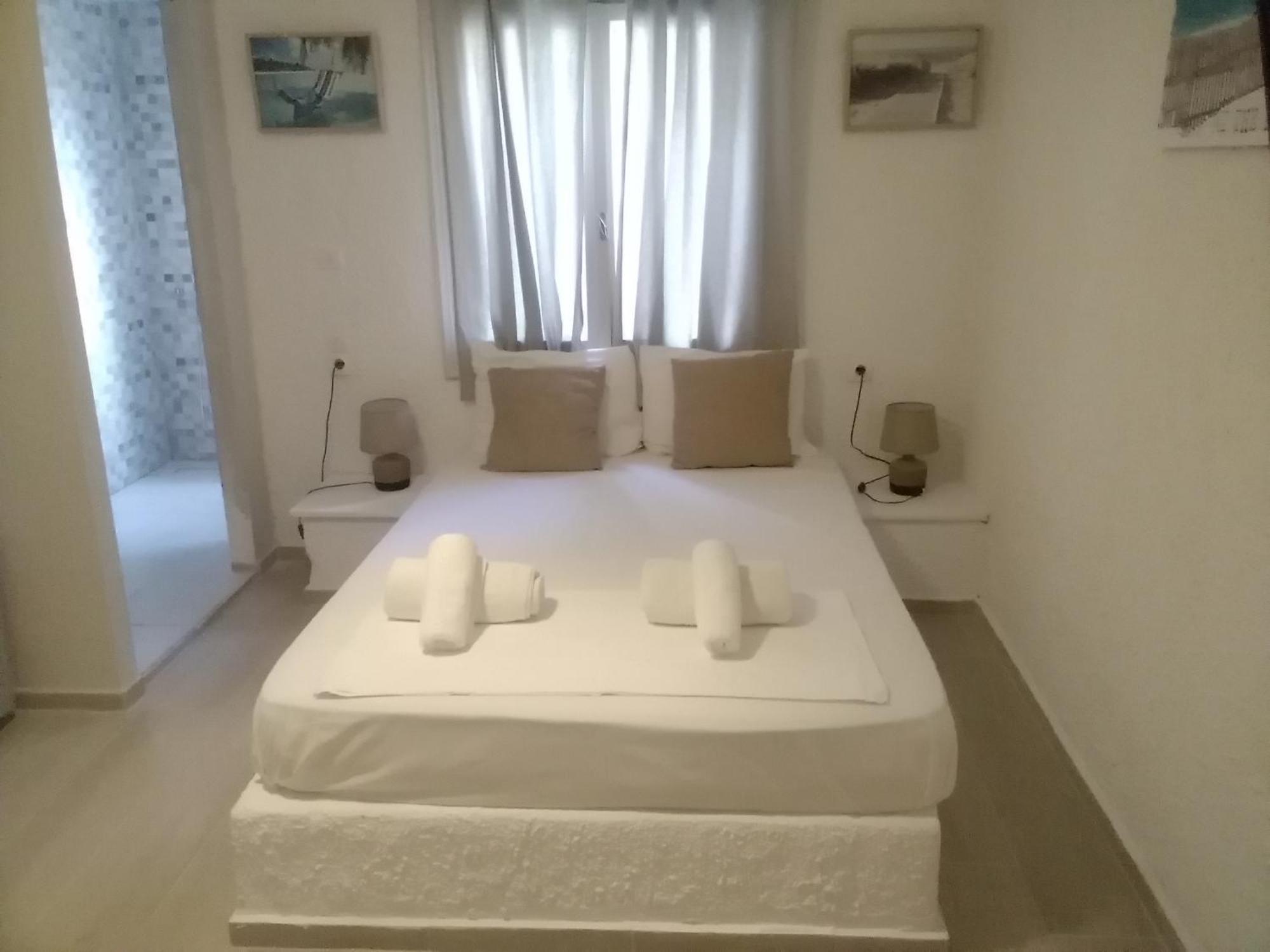 President Guest House Keratokampos Exterior photo